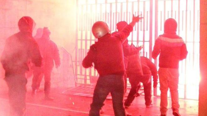 Assalto alla Prefettura, in 24 a processo: ecco i nomi