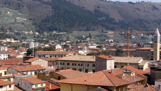 Mattone in calo, persi in un anno 100 euro a metro quadro