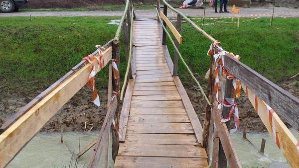 Ponte mai riparato, rischia di morire in attesa del 118