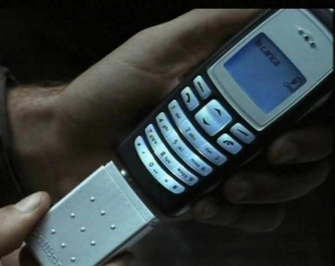 Ricettazione di un telefonino denunciati due operai 