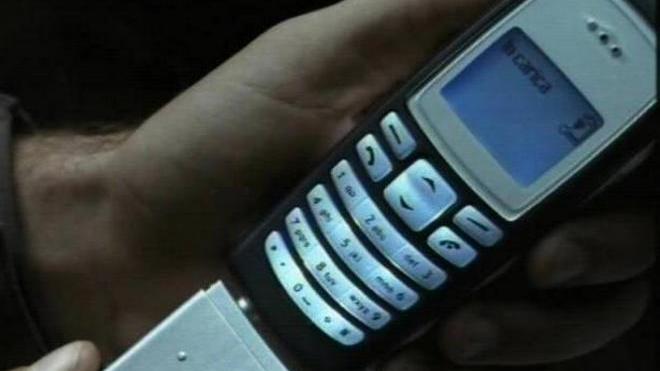 Ricettazione di un telefonino denunciati due operai