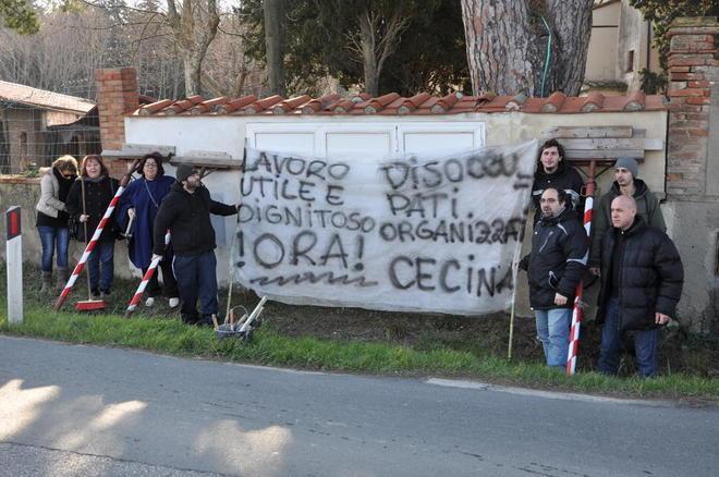 Il lavoro non c’è? «Puliamo la pista ciclabile» 