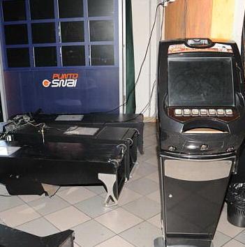 La banda delle slot colpisce al Dopolavoro 