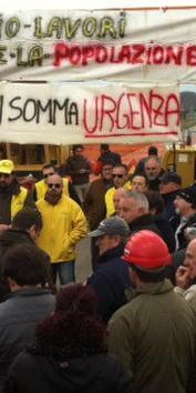 Ultimatum dal ponte chiuso: «Lavori subito o chiederemo i danni»