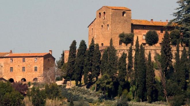 A Castelfalfi vendute oltre metà delle case