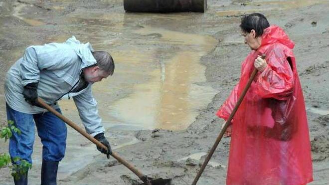 Alluvione, ecco la firma di Monti sui fondi a famiglie e imprese