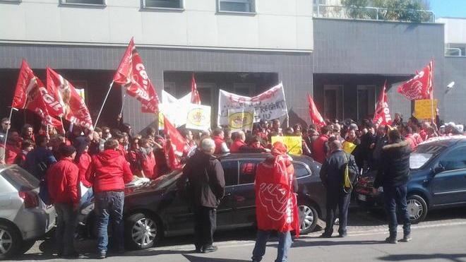 Manifestazione a Bologna dei dipendenti dei supermercati Dico