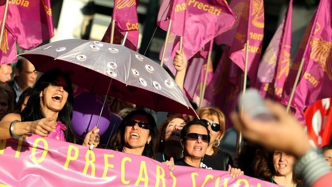 Mamme, educatori e bidelli armati di fischietto protesteranno contro il Comune