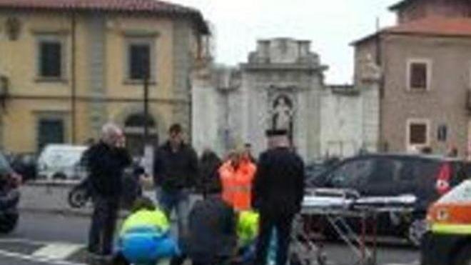 Travolta sulle strisce sul viale Italia