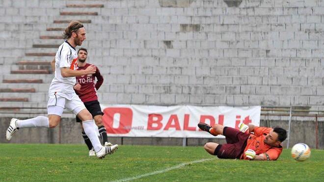 Standing ovation per bomber Roberto Floriano