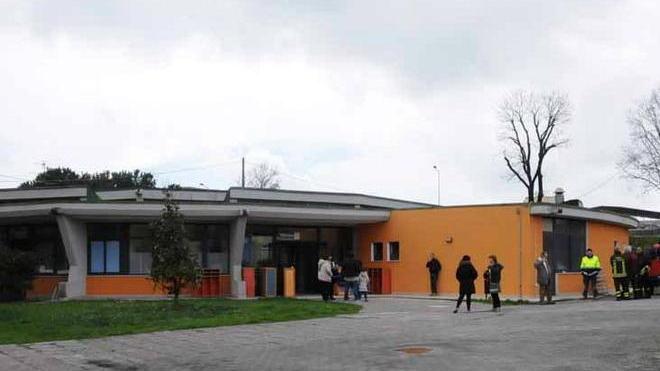 Rientro nell’asilo sotto sequestro, scortati dalla polizia