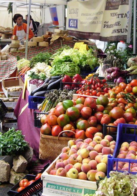 Ostello dimenticato diventa un mercato di prodotti tipici 