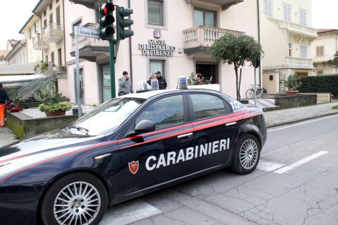 Chiama i carabinieri per una denuncia ma è ricercato e viene arrestato 