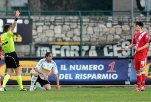 Barba cacciato dopo 54’’ E così finisce negli annali 