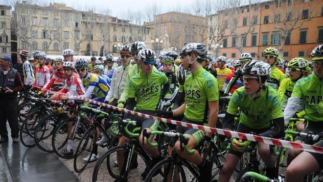 Piazza Napoleone invasa dai ciclisti