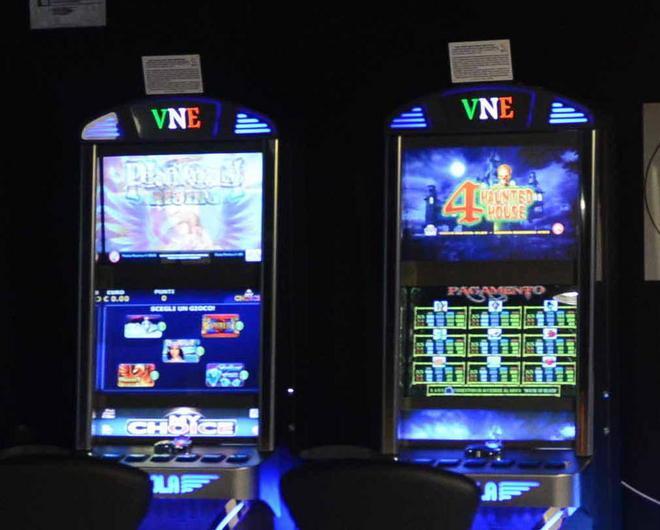 Slot machine legate con una grossa catena anti-furto: i ladri devono fare dietrofront 