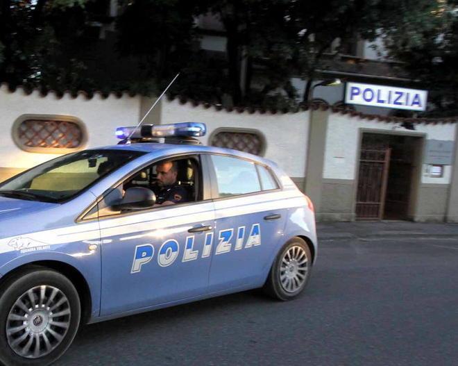 Si finge corriere e truffa un negozio di abbigliamento di Empoli 