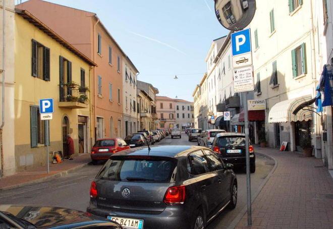 Parcheggi e multe più care in città 