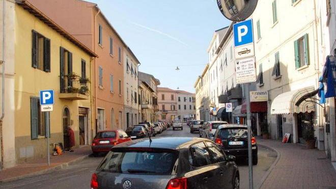Parcheggi e multe più care in città