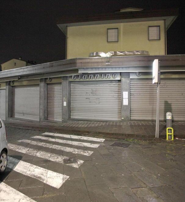 Pistola in faccia alla cassiera si fa consegnare tutti i soldi 