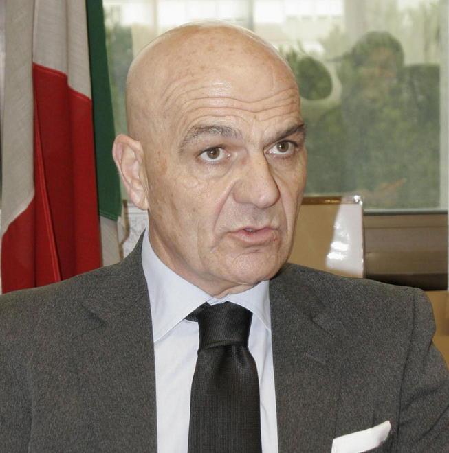 Controlli alle bilance dei negozi pratesi di Compro Oro 