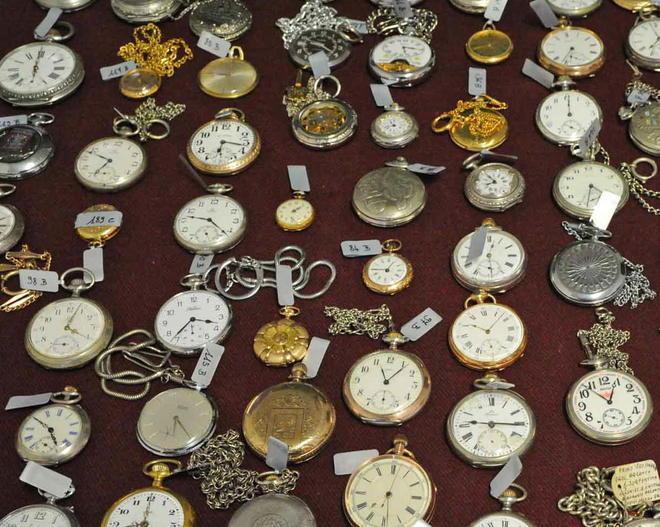 Zio denuncia la nipote per furto di orologi 
