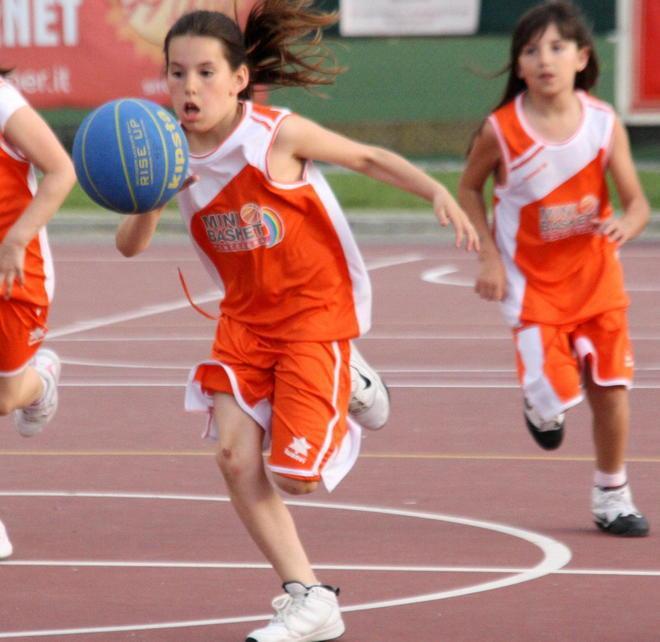 Domani bambine a canestro