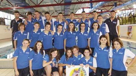 Nuoto, 7 medaglie d’oro per i ragazzi piombinesi