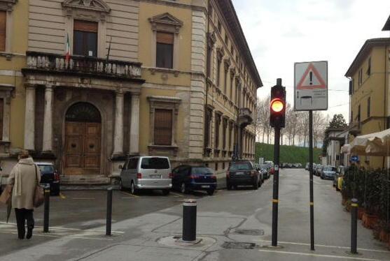 Via il pilomat all’ex tribunale per far transitare i camion