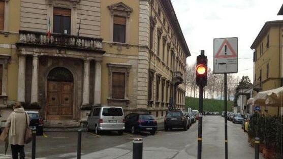 Via il pilomat all’ex tribunale per far transitare i camion