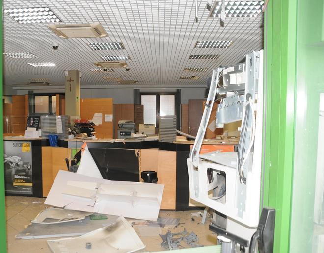 Agli arresti domiciliari per il bancomat esploso 
