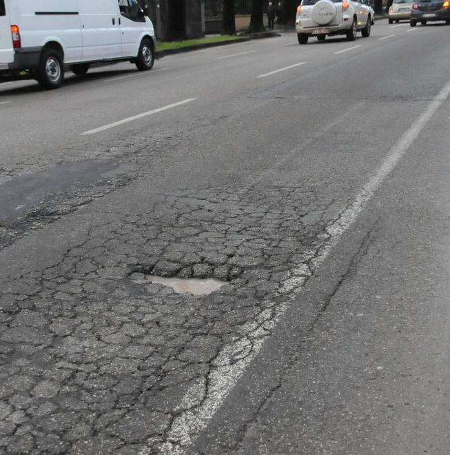 Si asfaltano le strade più malmesse 