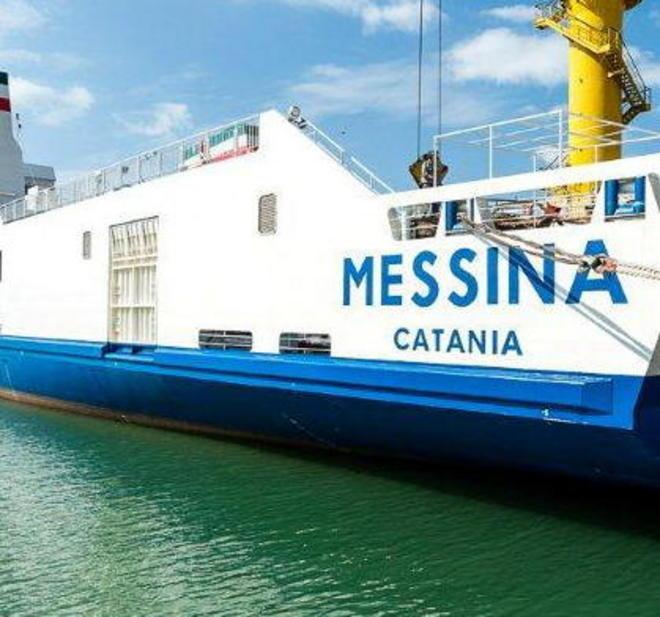 La nave Messina lascia il cantiere