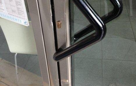 Forzano la porta e rubano le slot machine 