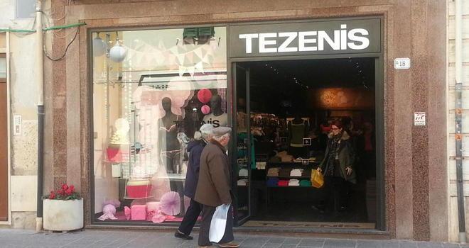 Tenta di comprare con i soldi falsi 