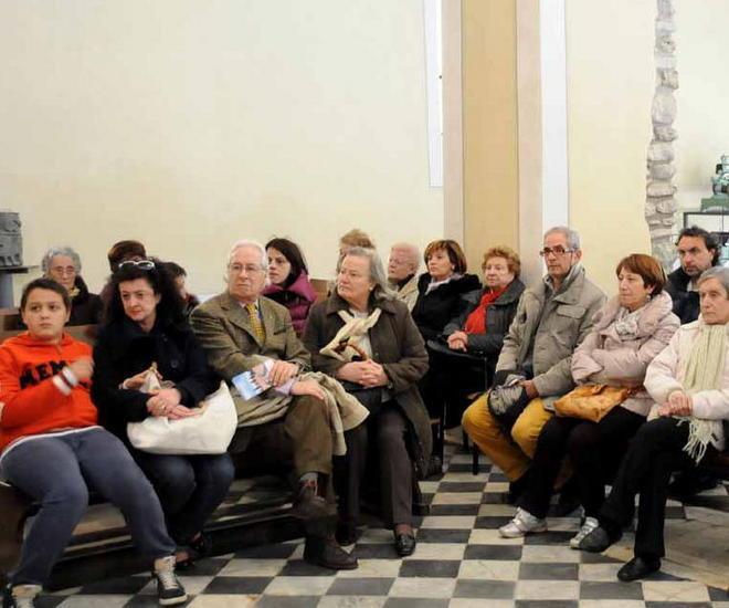 I fedeli riabbracciano l’Addolorata salvata dall’alluvione 