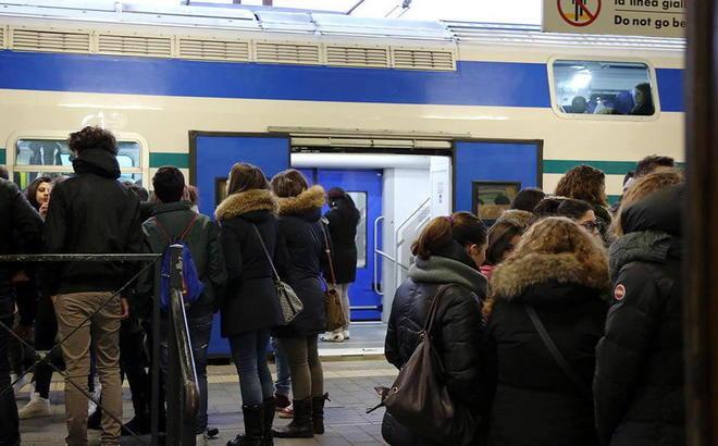 Treno in fiamme, scatta la protesta 