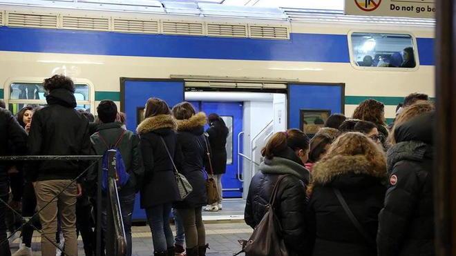 Treno in fiamme, scatta la protesta