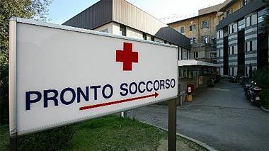 Crolla un’impalcatura, feriti tre operai: due in prognosi riservata