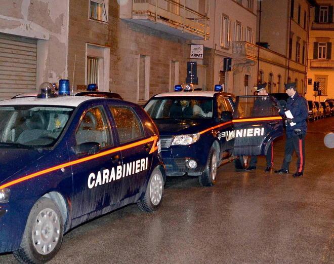 Capi griffati realizzati da clandestini in due aziende di Empoli 