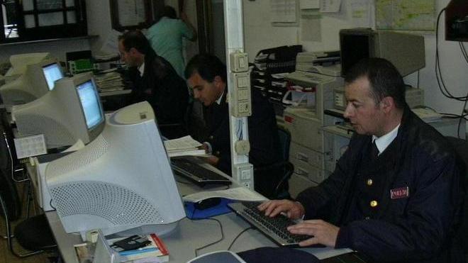 Invia una foto hard al fidanzato, lui la pubblica su Facebook