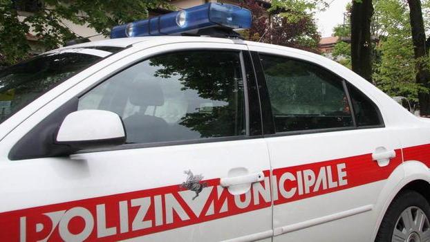 Vigile tassista per la segretaria generale