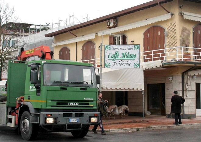 Lavori in corso allo storico Caffé Milano di viale Morin