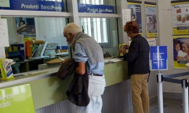 «I soldi non ci sono, torni» Disagi all’ufficio postale