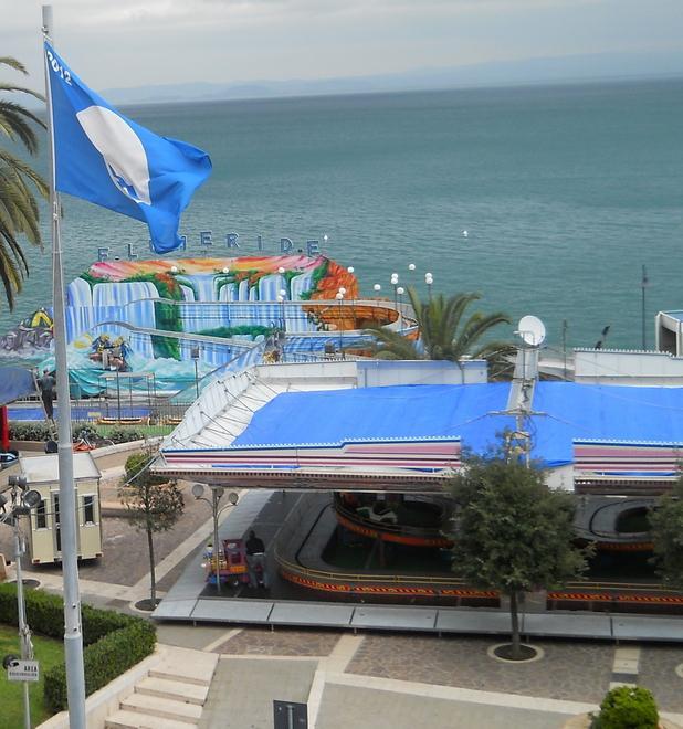 Piazza dei rioni? Ora è luna park 