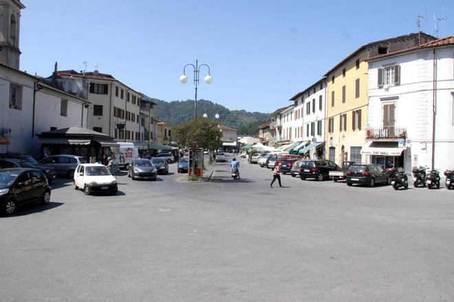 Camaiore prepara l’isola pedonale sulla piazza XXIX maggio 