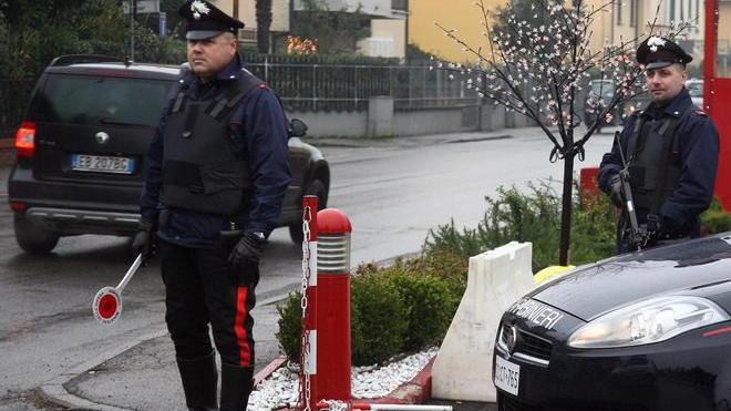 Agli arresti domiciliari porta fuori il cane, scoperto e condannato