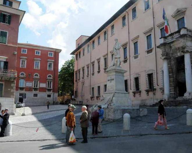 Ladri di giocattoli portano via le sorprese per i bambini 