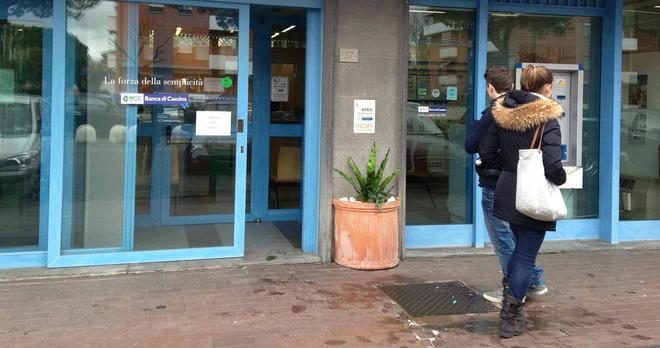 Galante quel bandito: «Sei bellissima» 