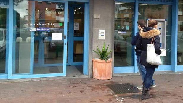 Galante quel bandito: «Sei bellissima»